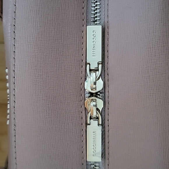 Coccinelle double handle crossbody tote in beige leather. - Picture 5 of 8
